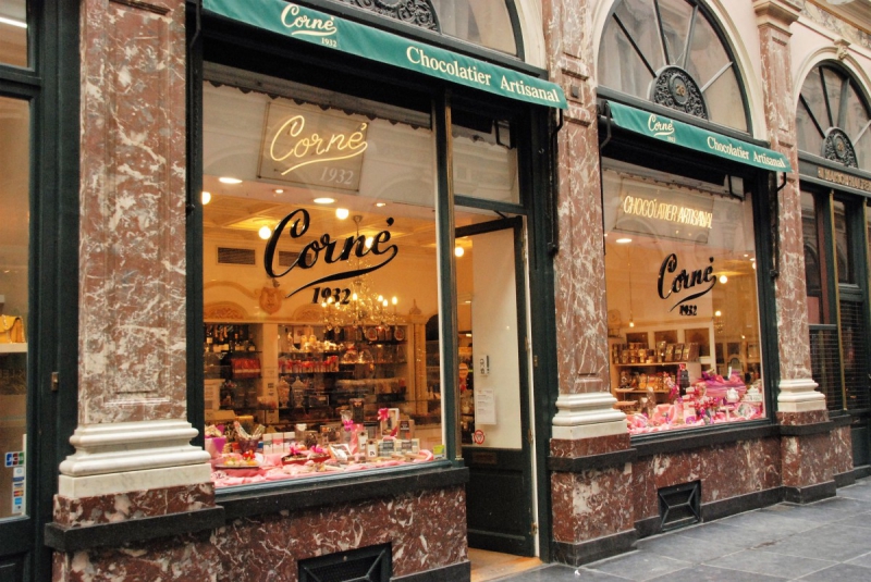 vitrine-COGOLIN-min_chocolate_chocolaterie_shop_luxury_chic_gallery_brussels_belgium-558146